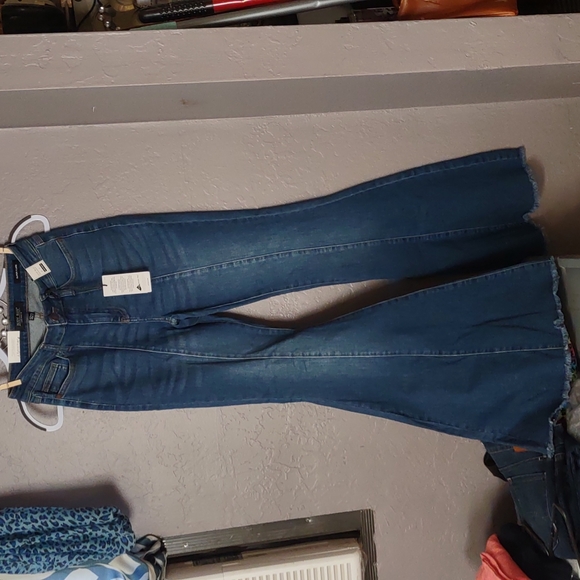 Women’s Judy Blue 70s,Highrise, Bell Bottom Flared Jeans - Picture 8 of 16